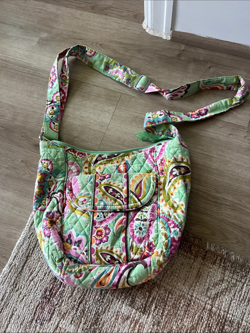 Vera Bradley tutti fruity Daisy Green paisley green zip purse bag, like new